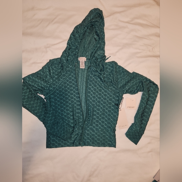 Women's Activewear - Picture 2 of 5